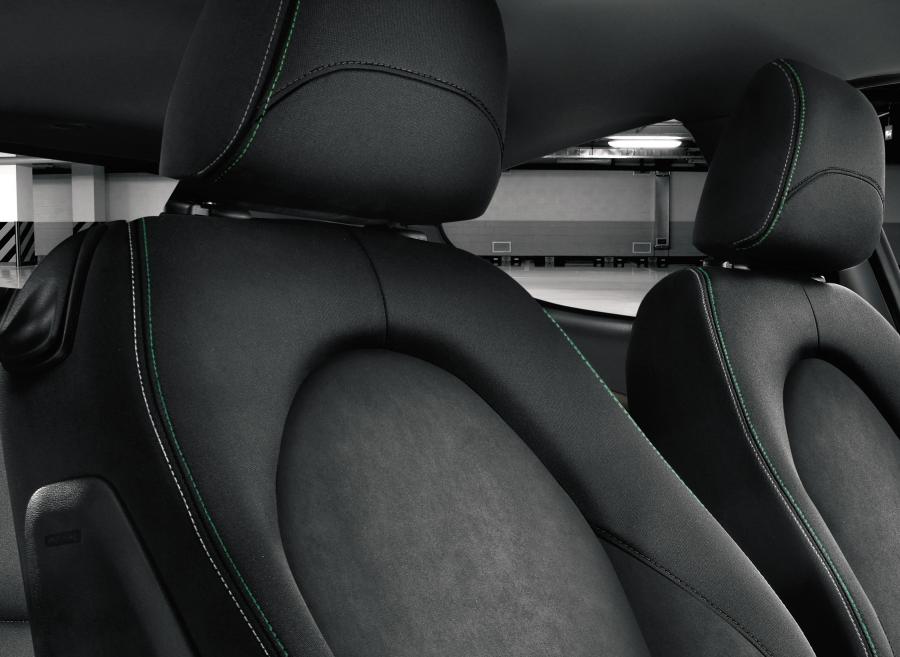Детали интерьера Alfa Romeo MiTo Sportiva (955) 2012 года  (фото 2 из 6)
